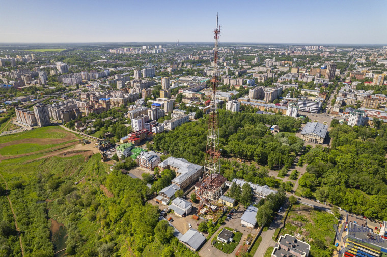 Кировская телебашня включит праздничную подсветку в День радио.