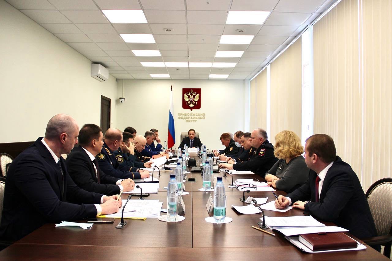 В ПФО обсудили вопросы профилактики и предотвращения деструктивных воздействий на молодежь в цифровом пространстве.
